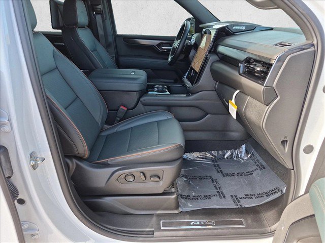 Used 2025 GMC Yukon AT4 w/ AT4 Premium Plus Package AWD/4WD image 24
