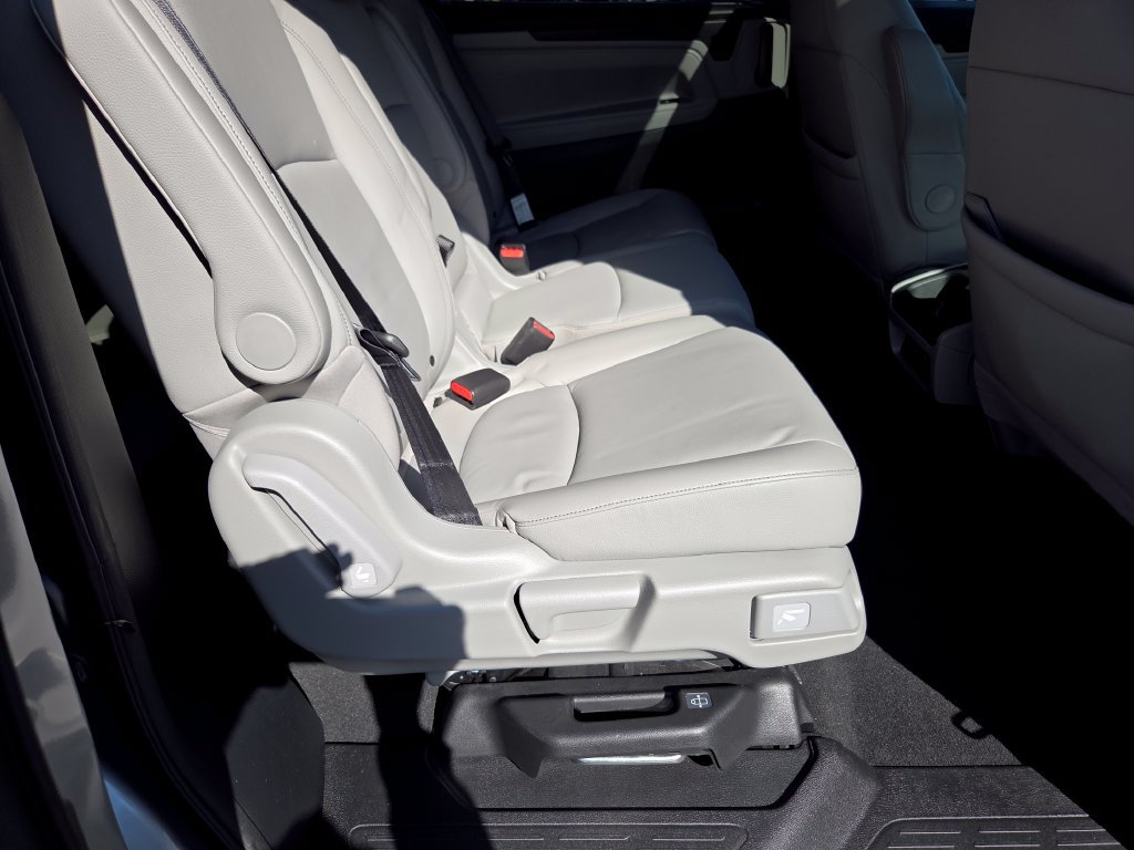 Used 2024 Honda Odyssey Touring image 32