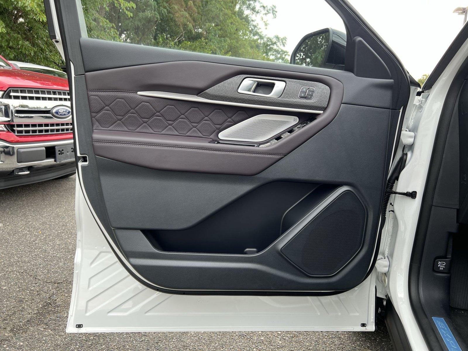 New 2026 Ford Explorer Platinum w/ LUX Leather Package AWD/4WD image 14