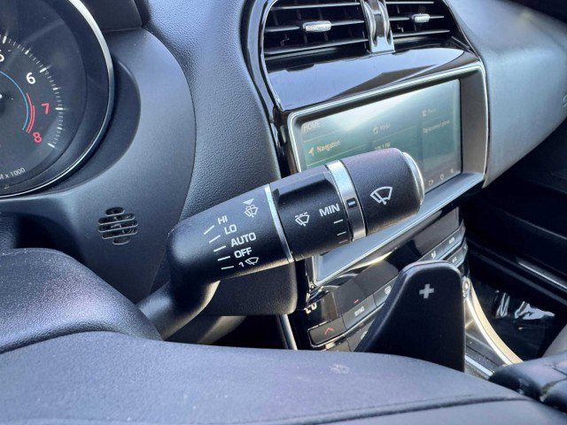 Used 2019 Jaguar XE Premium image 26