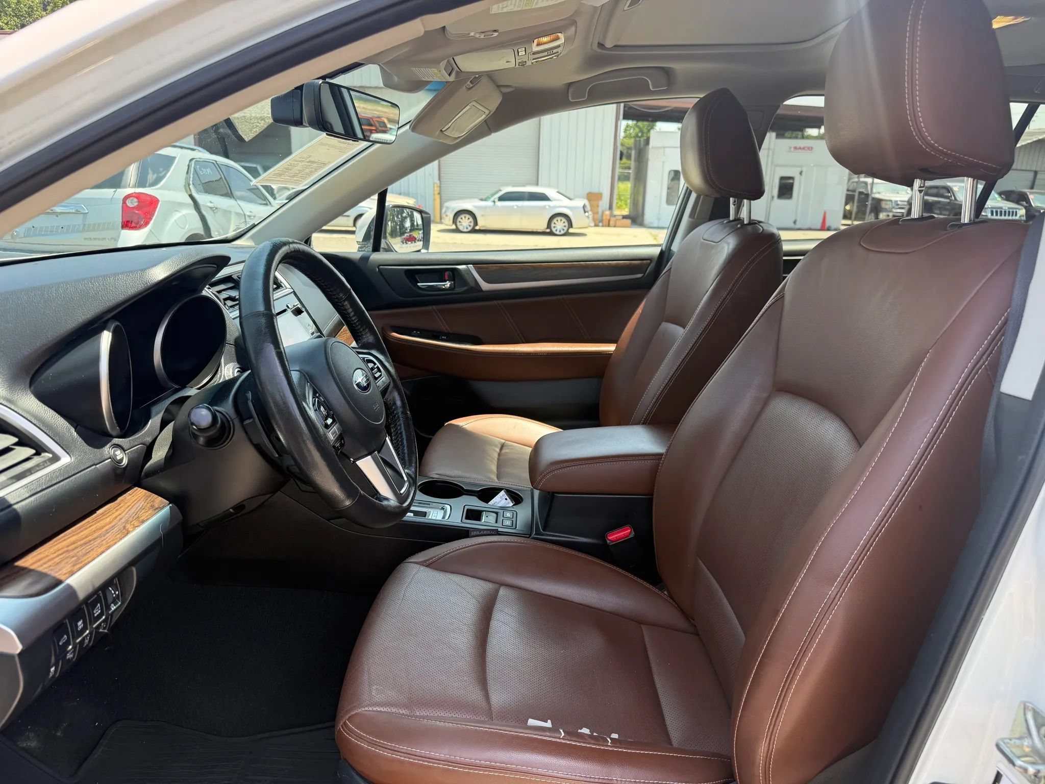 Used 2017 Subaru Outback 3.6R Touring AWD/4WD image 2