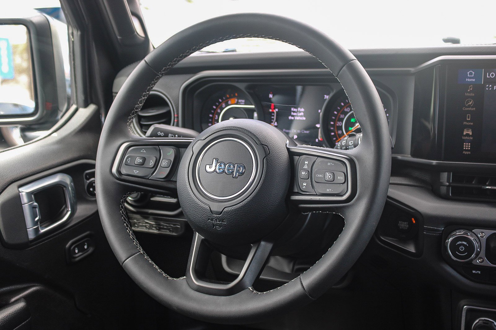 Used 2025 Jeep Wrangler Unlimited Rubicon AWD/4WD image 16