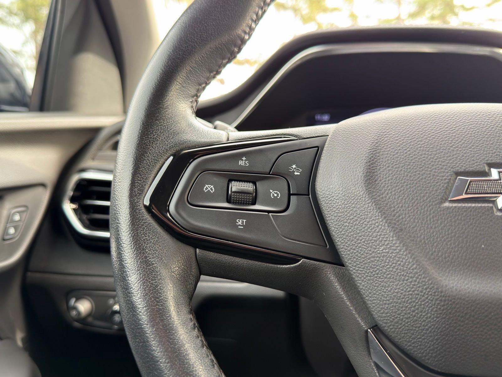 Used 2023 Chevrolet Bolt EUV Premier w/ Redline Edition image 21