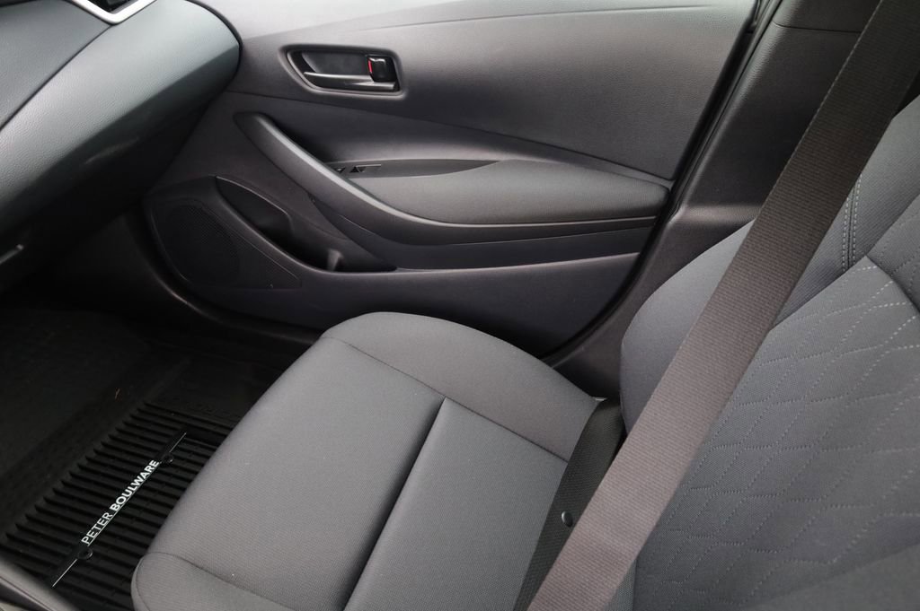 Used 2025 Toyota Corolla LE image 11