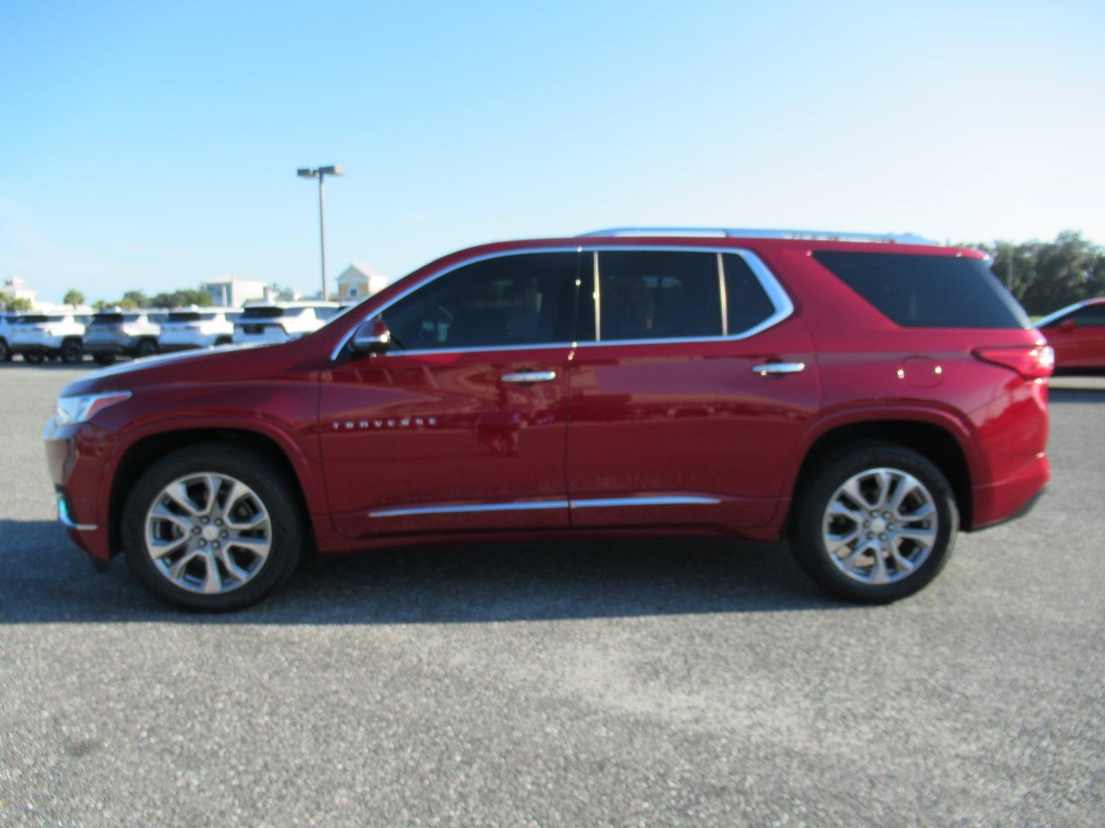 Used 2019 Chevrolet Traverse Premier w/ Driver Confidence II Package FWD image 4