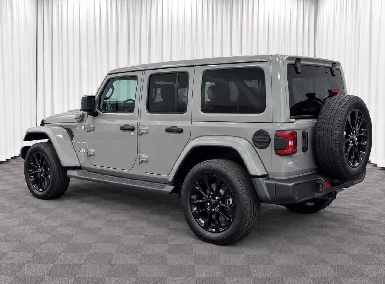 Used 2021 Jeep Wrangler Unlimited Sahara w/ Cold Weather Group AWD/4WD image 5