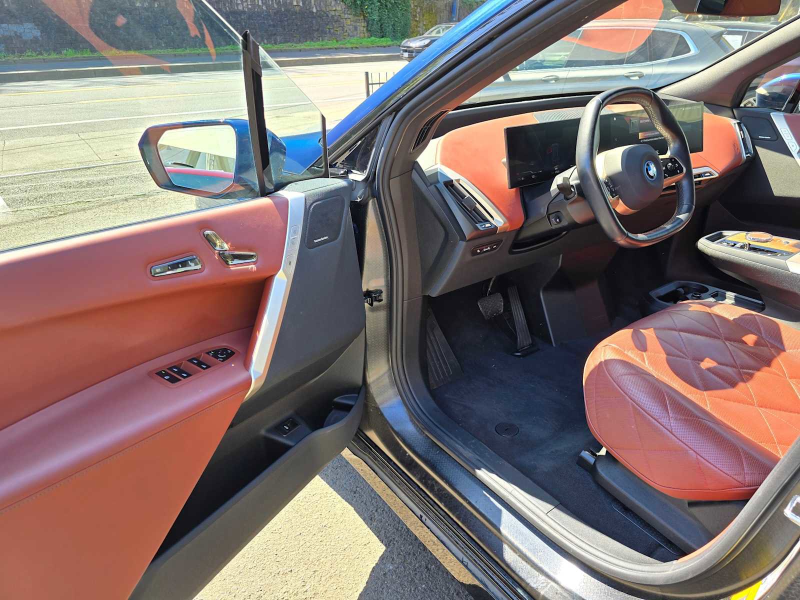 Used 2023 BMW iX xDrive50 w/ Premium Package image 19