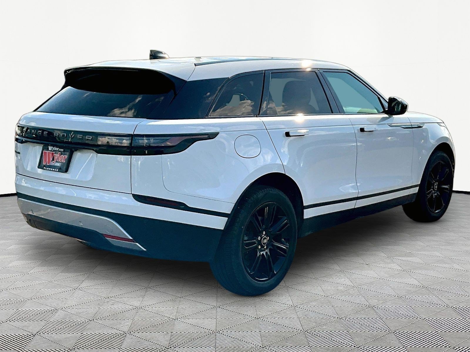 Used 2025 Land Rover Range Rover Velar S AWD/4WD image 6