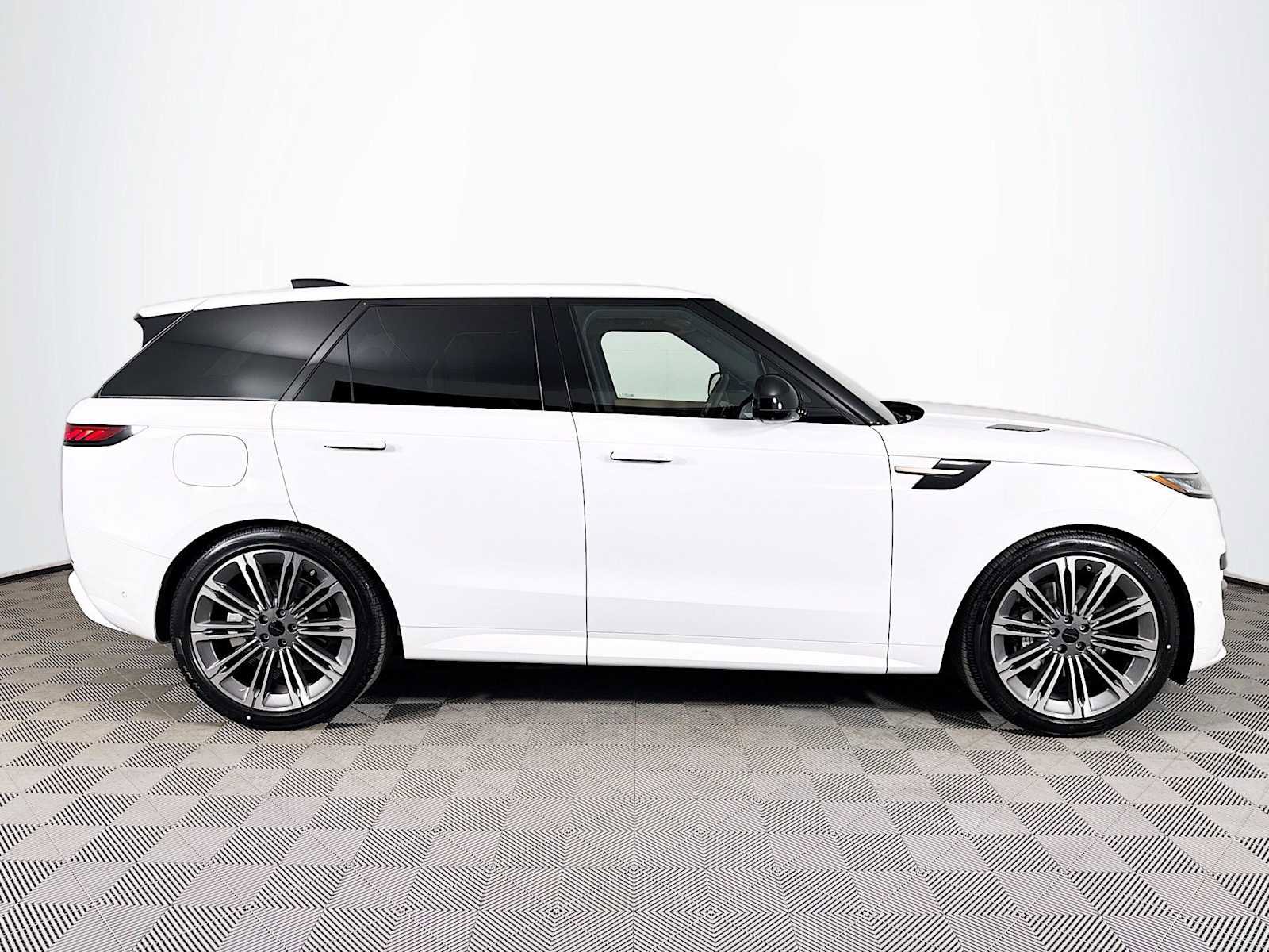 New 2026 Land Rover Range Rover Sport Dynamic SE AWD/4WD image 4