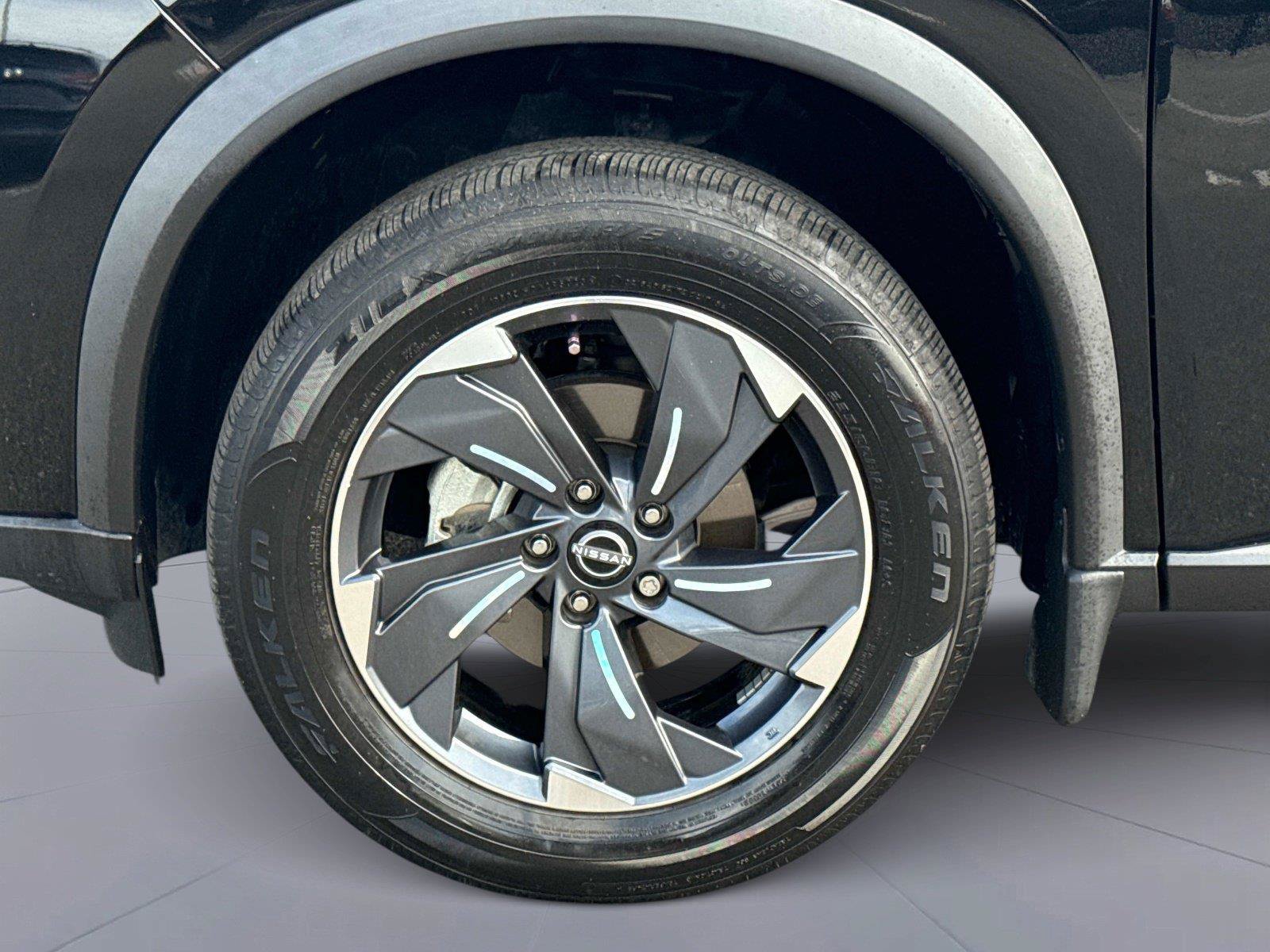 Used 2024 Nissan Rogue SV FWD image 11