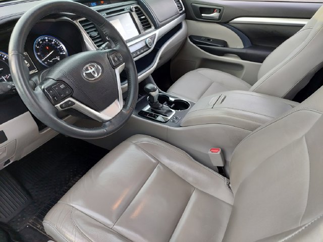 Used 2016 Toyota Highlander XLE AWD/4WD image 9