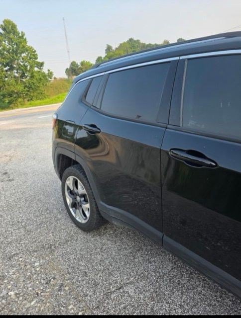 Used 2019 Jeep Compass Limited AWD/4WD image 2