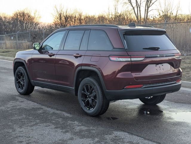 New 2025 Jeep Grand Cherokee Laredo image 5