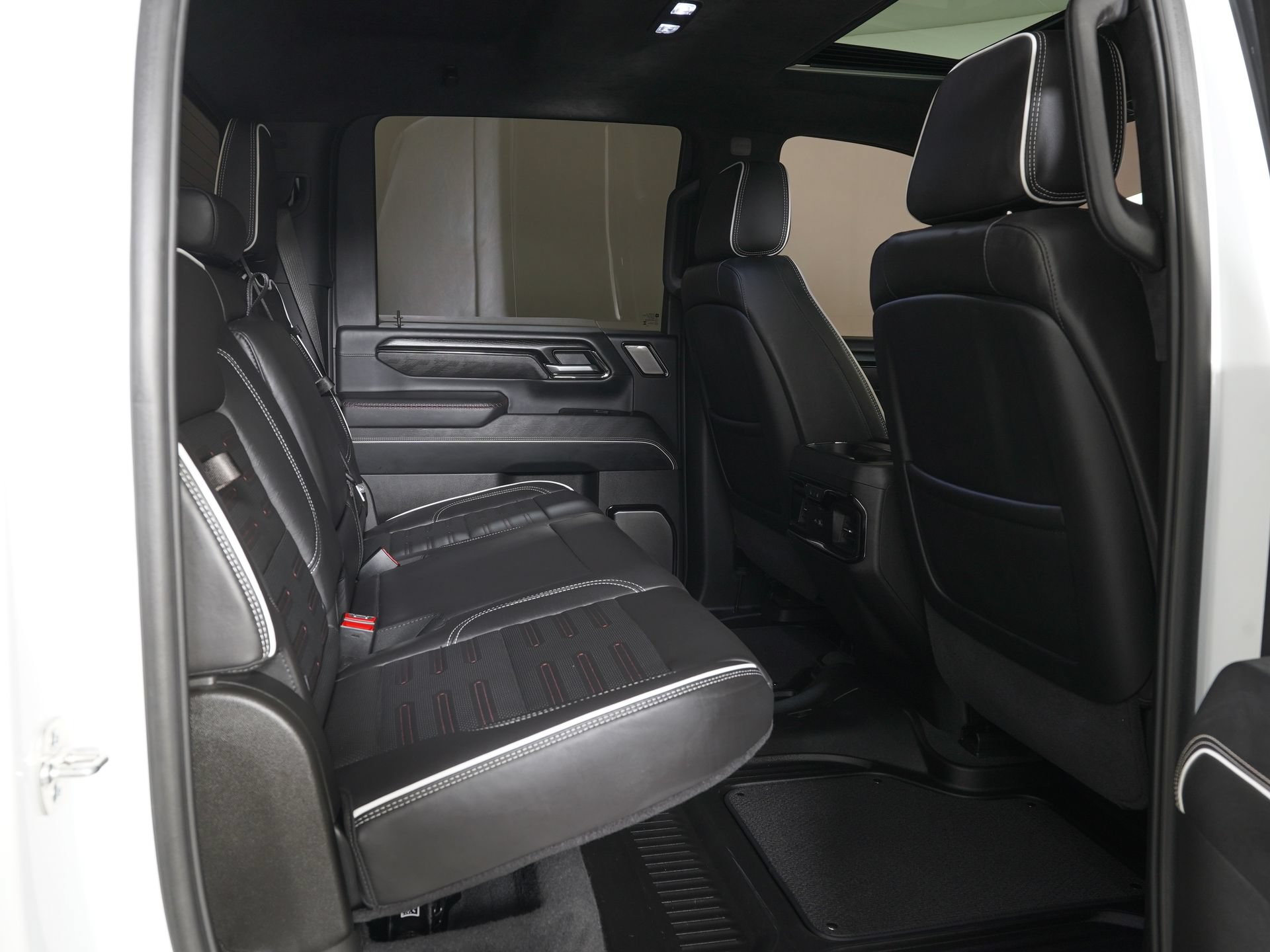Used 2025 GMC Sierra 2500 AT4X AWD/4WD image 11