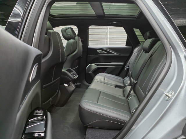 Used 2024 Cadillac Lyriq Sport AWD/4WD image 15