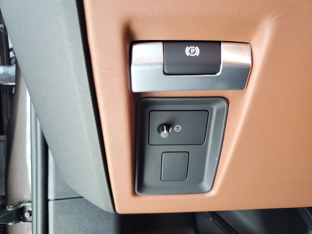 New 2026 Land Rover Defender 110 AWD/4WD image 14