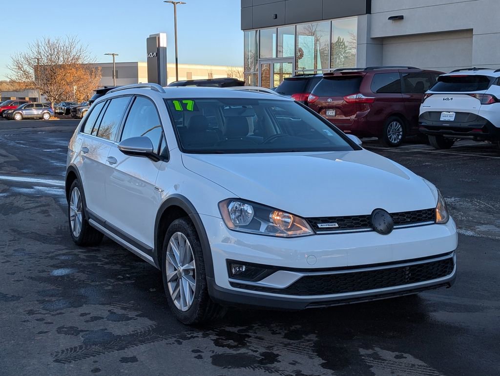 Used 2017 Volkswagen Golf Alltrack SE image 3