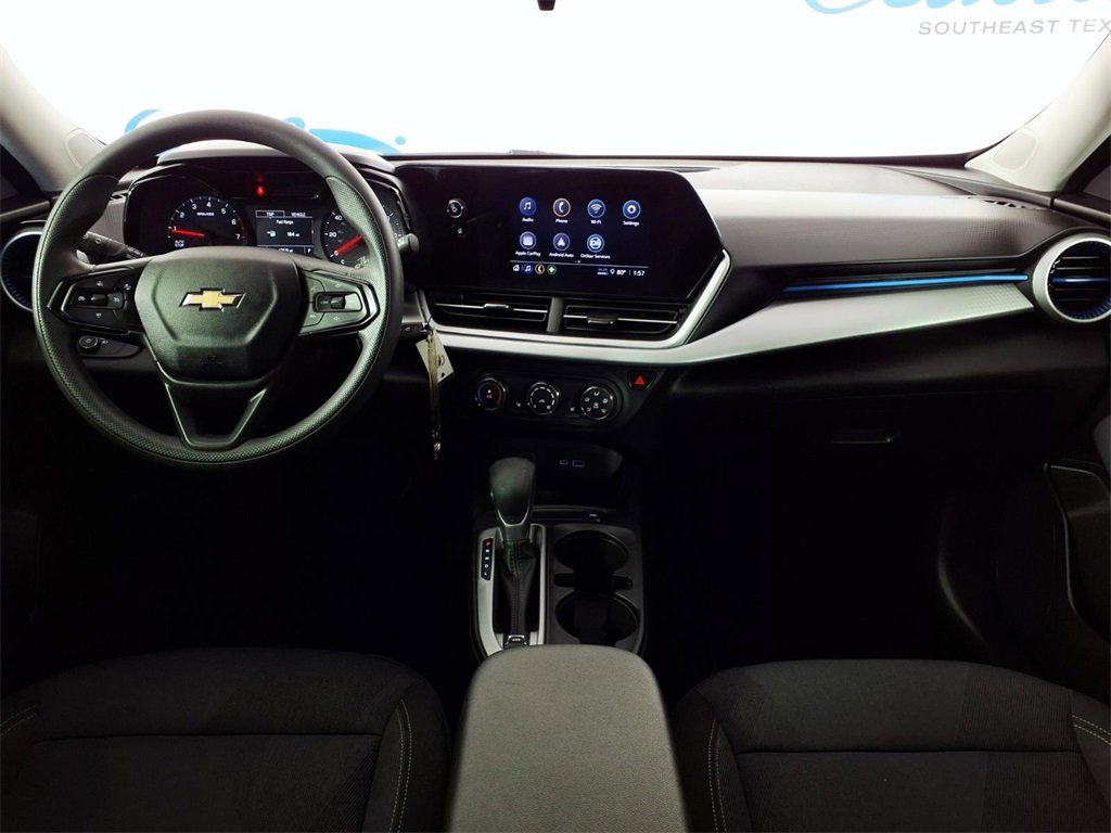 Used 2025 Chevrolet Trax LS w/ LS Convenience Package image 14