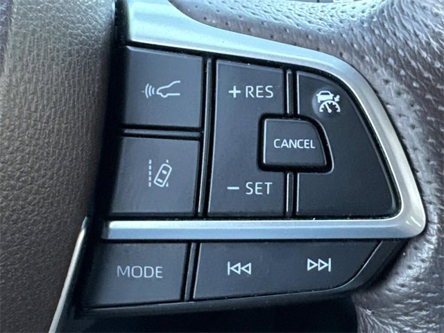 Used 2021 Toyota Sienna Platinum image 32