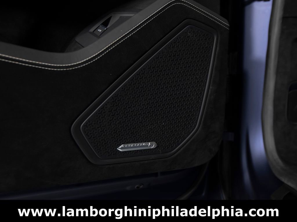 Used 2023 Lamborghini Urus Performante AWD/4WD image 15