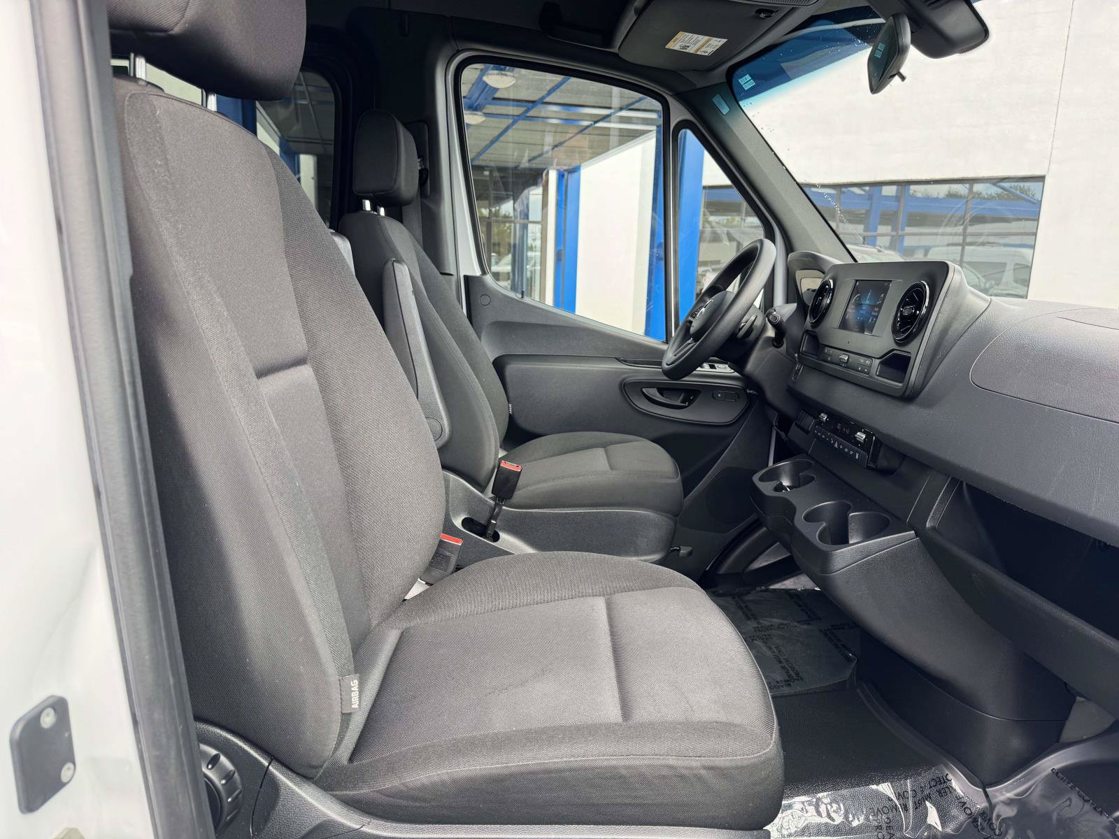 Used 2024 Mercedes-Benz Sprinter 2500 image 28