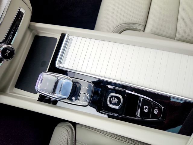 New 2026 Volvo XC60 B5 Ultra w/ Protection Package Premier image 26