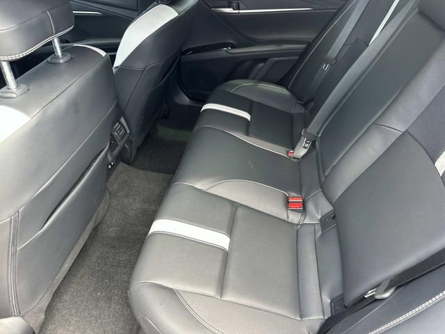 Used 2025 Toyota Camry SE FWD image 29
