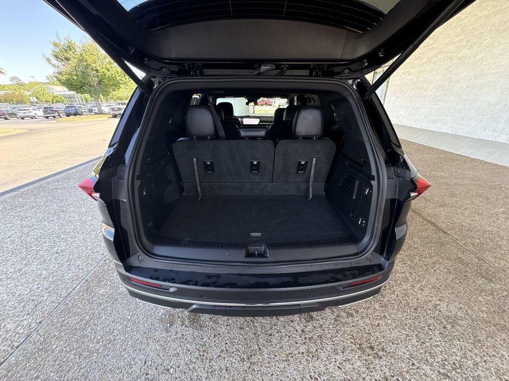 Certified 2025 Buick Enclave Preferred AWD/4WD image 26
