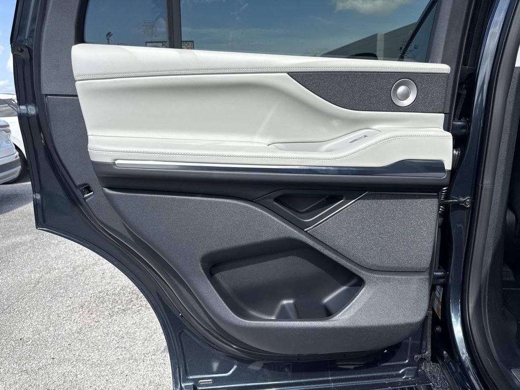 New 2026 Lincoln Navigator Reserve image 14