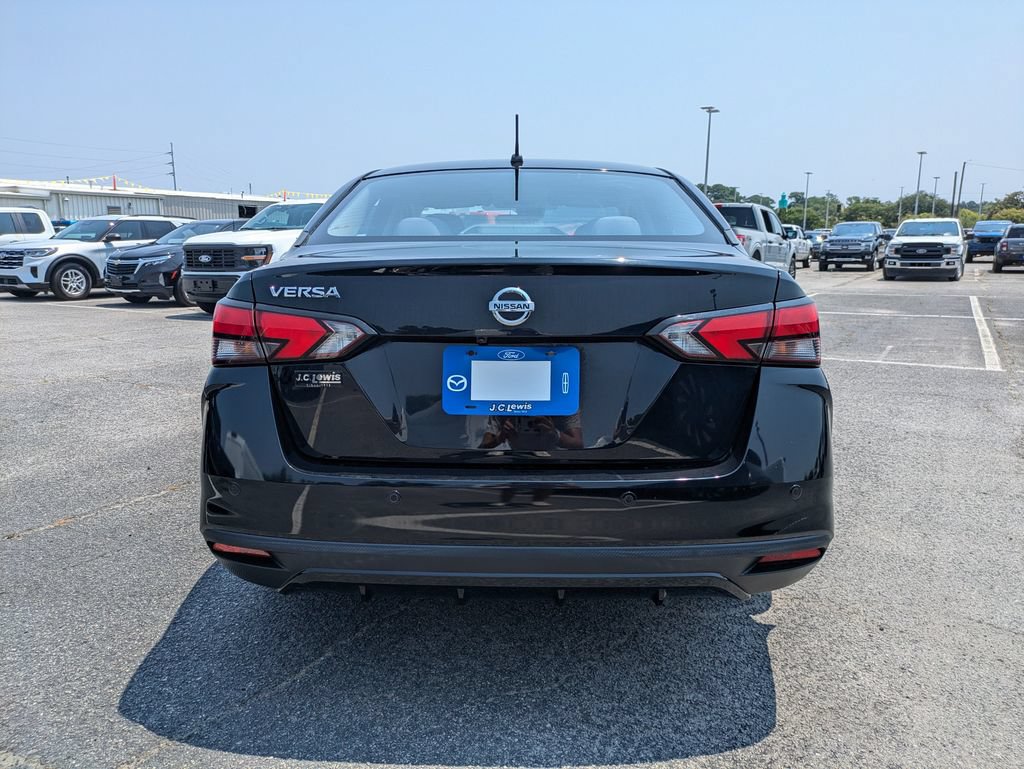 Used 2020 Nissan Versa S FWD image 5