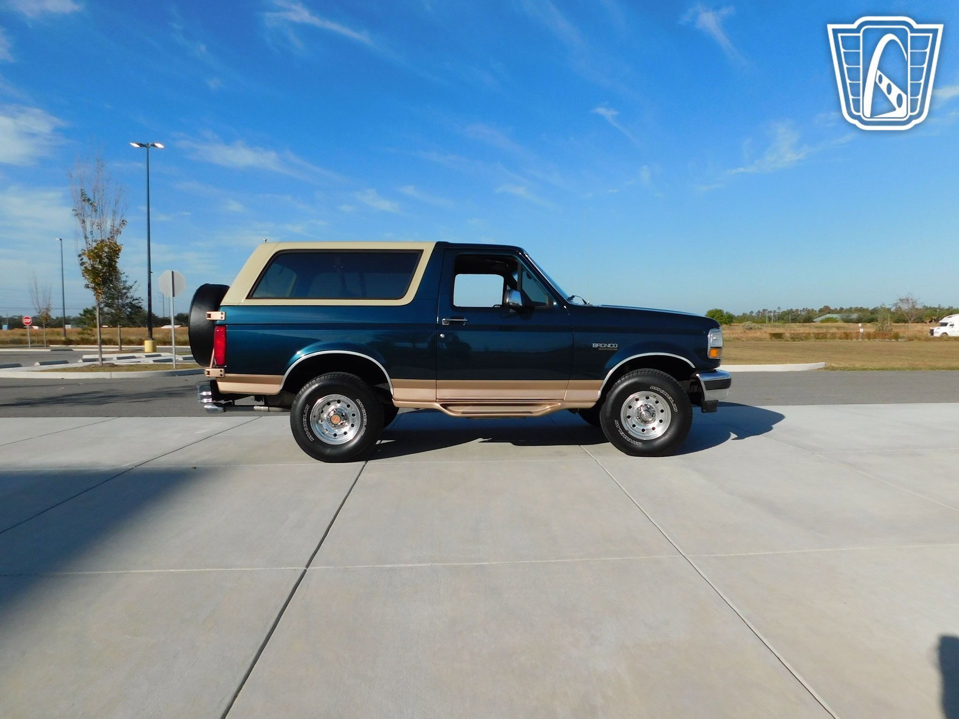Used 1995 Ford Bronco XLT image 11
