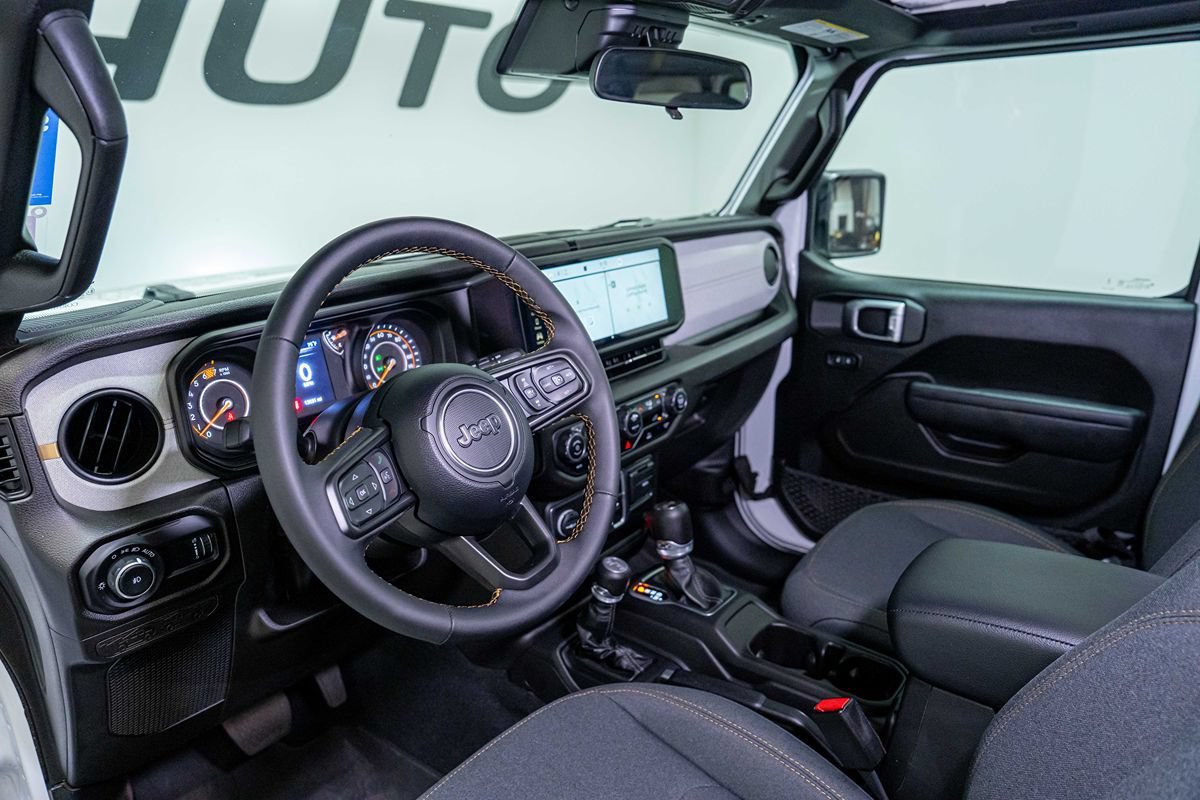 Used 2024 Jeep Wrangler Unlimited Sport AWD/4WD image 17