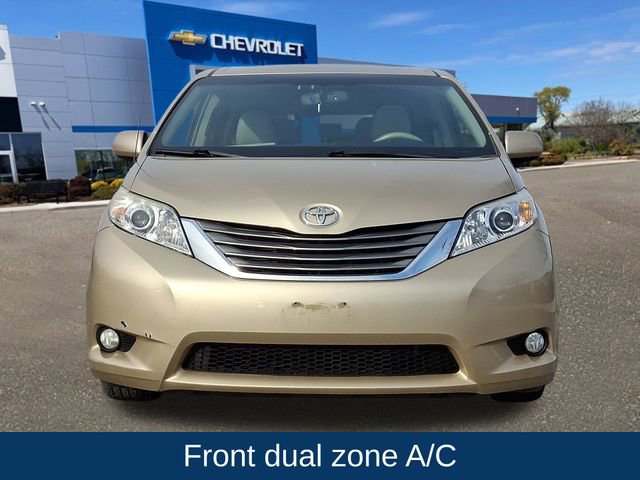 Used 2014 Toyota Sienna XLE image 2