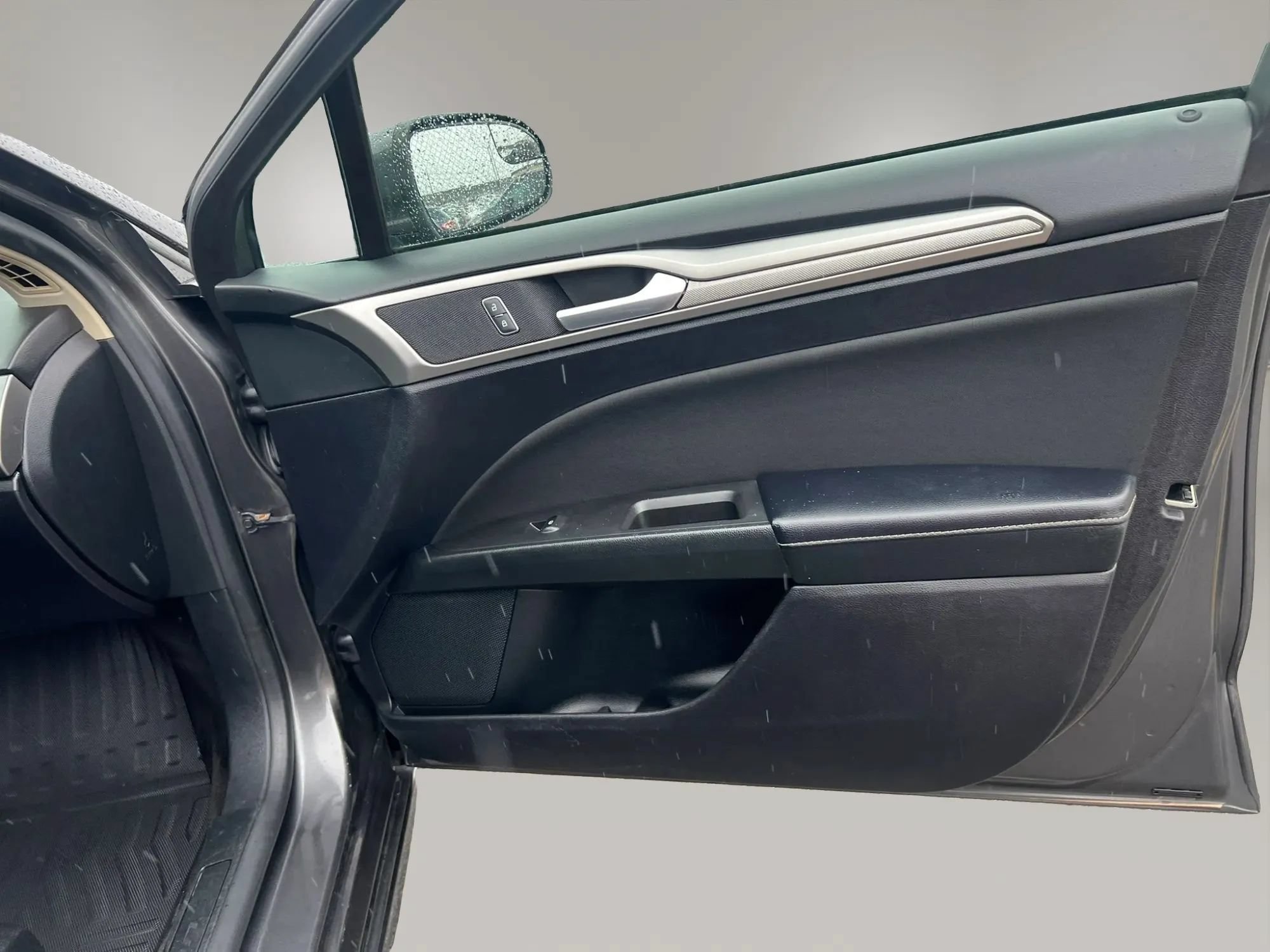 Used 2018 Ford Fusion SE FWD image 28