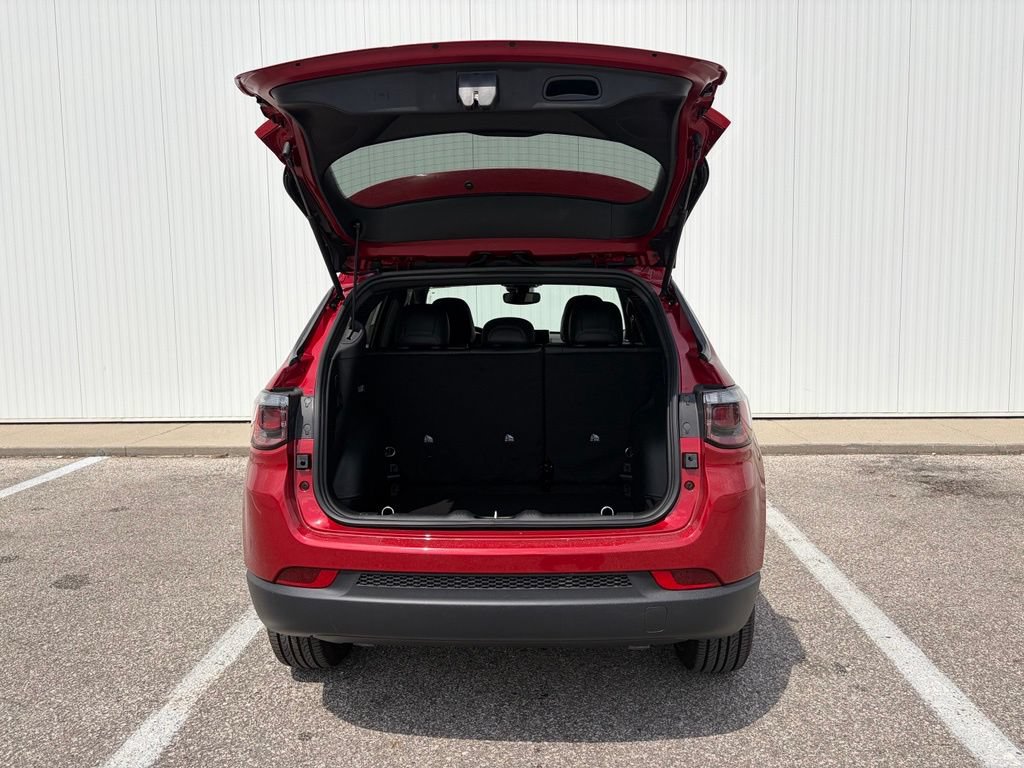New 2026 Jeep Compass Latitude AWD/4WD image 18