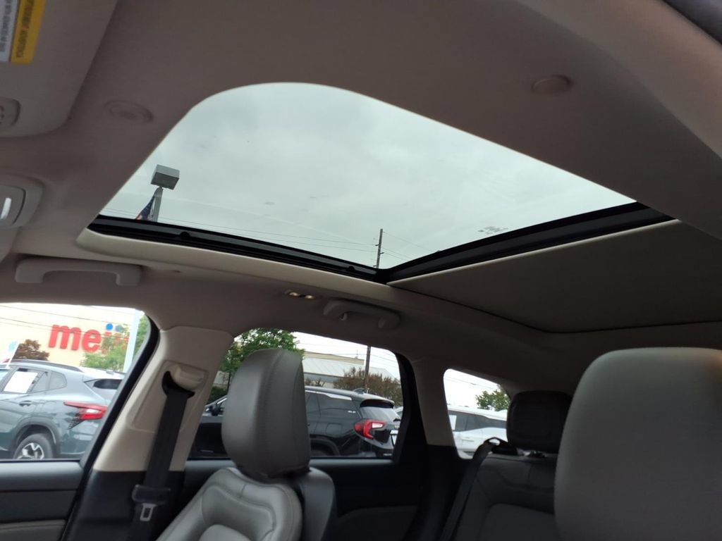 Used 2024 Lincoln Corsair AWD w/ Equipment Group 101A image 11