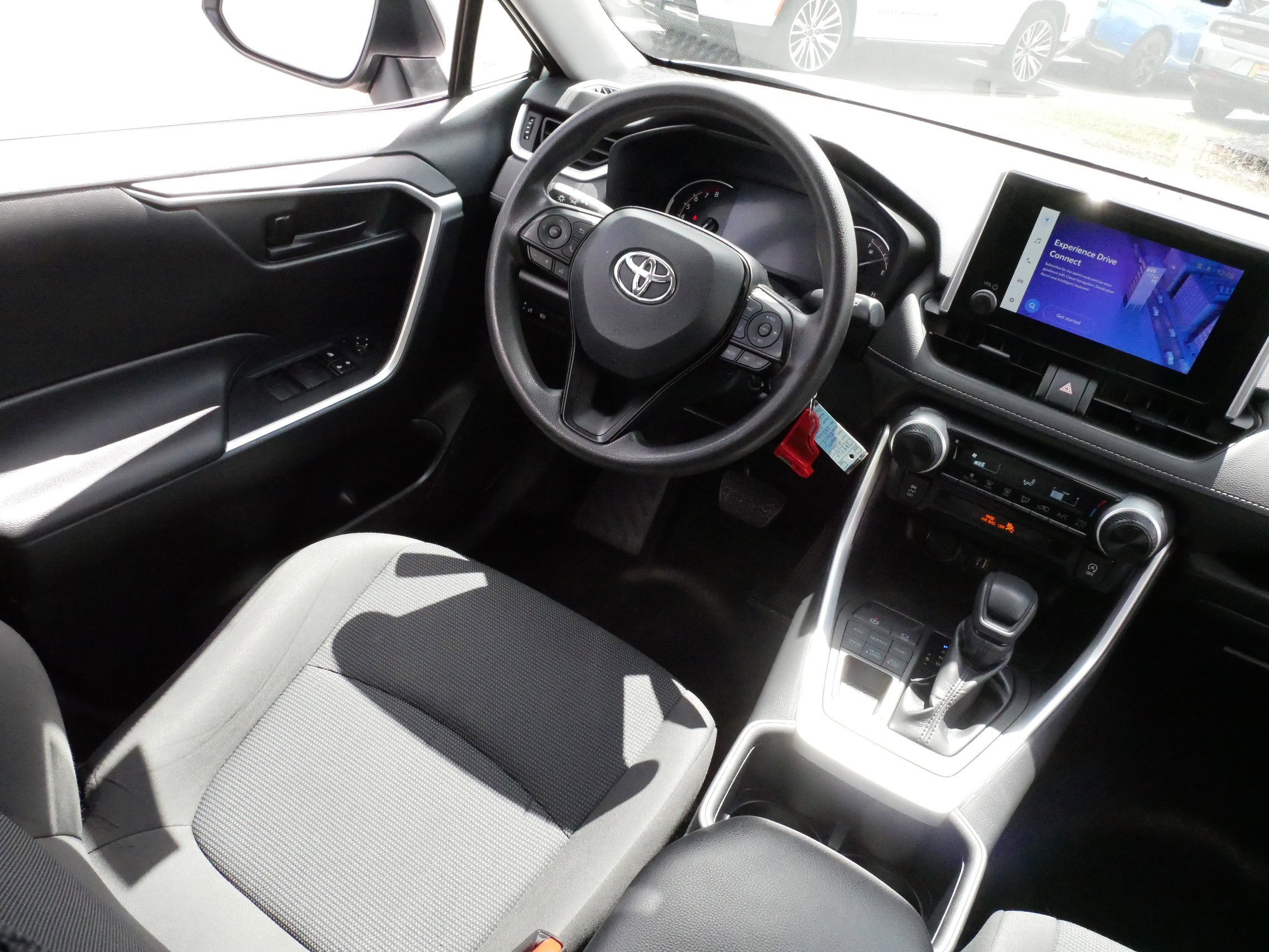 Used 2023 Toyota RAV4 LE AWD/4WD image 9
