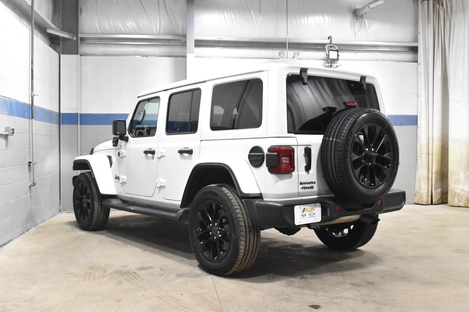 Used 2025 Jeep Wrangler Unlimited Sahara AWD/4WD image 25