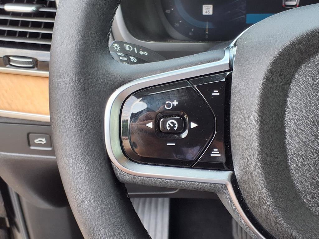 Certified 2025 Volvo XC90 B5 Plus image 20
