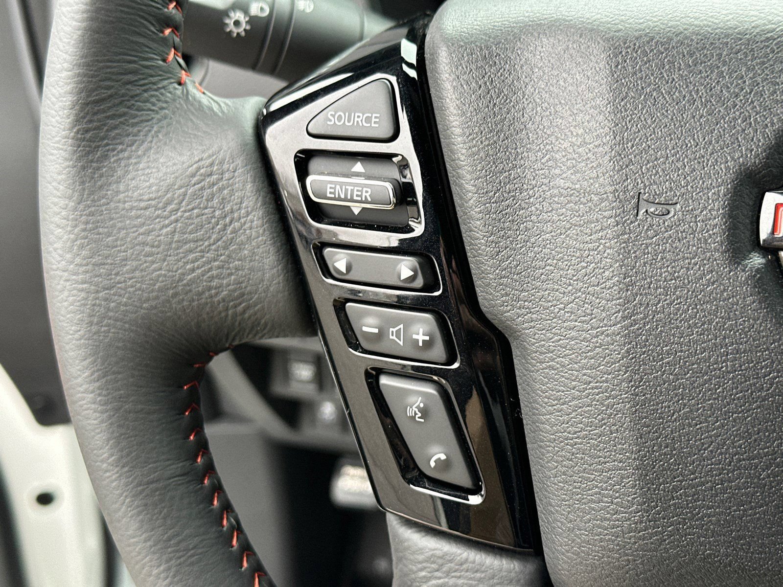 New 2025 Nissan Frontier PRO-4X AWD/4WD image 25