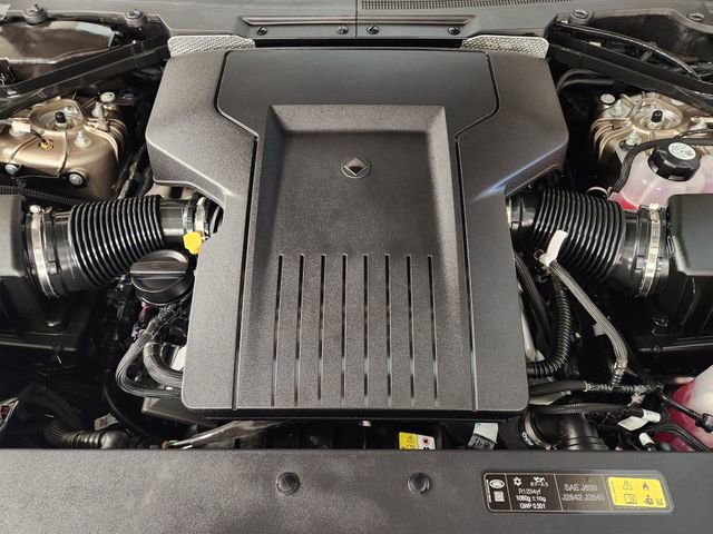 Used 2025 Land Rover Defender 110 image 31