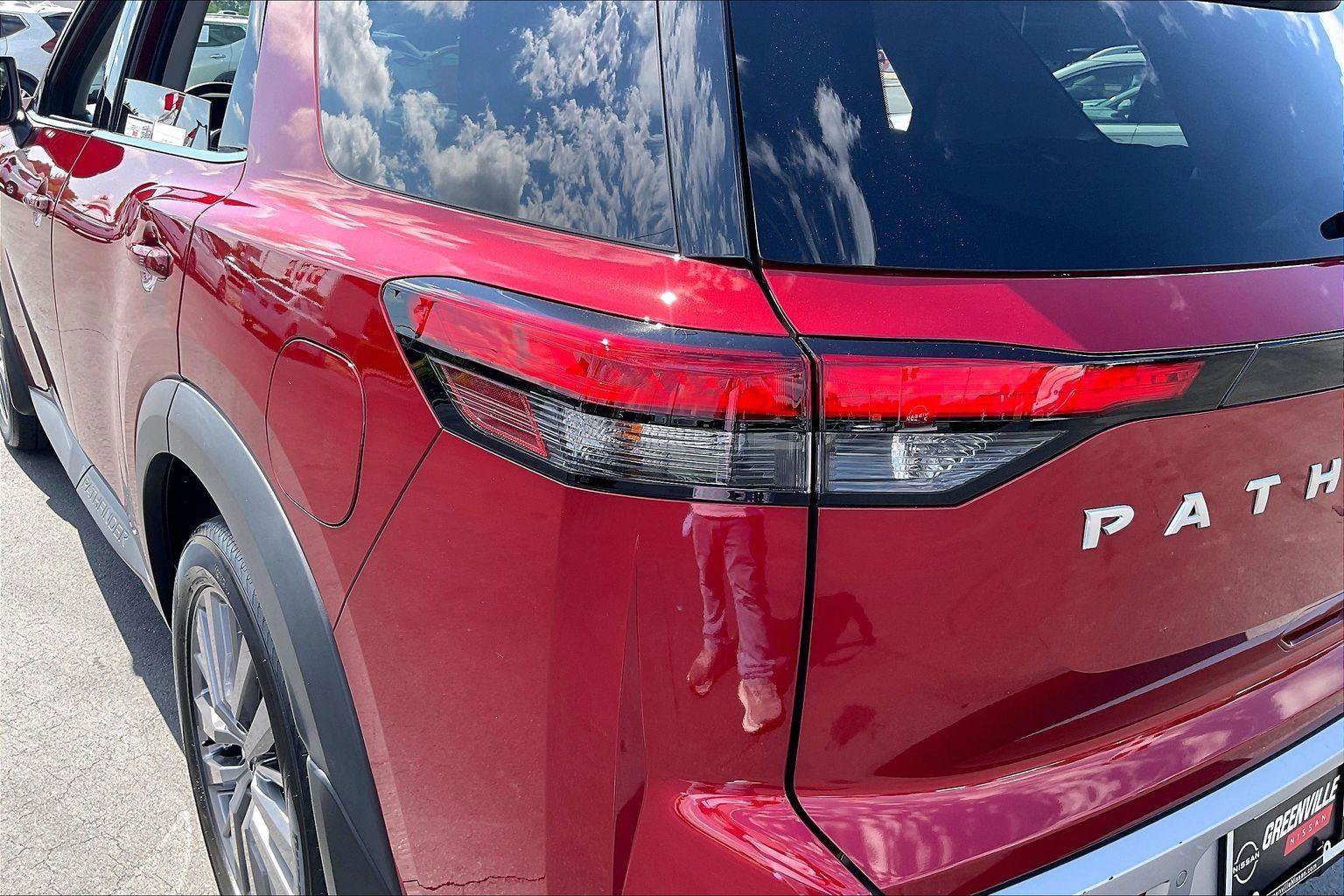 Certified 2024 Nissan Pathfinder SL w/ SL Premium Package FWD image 32