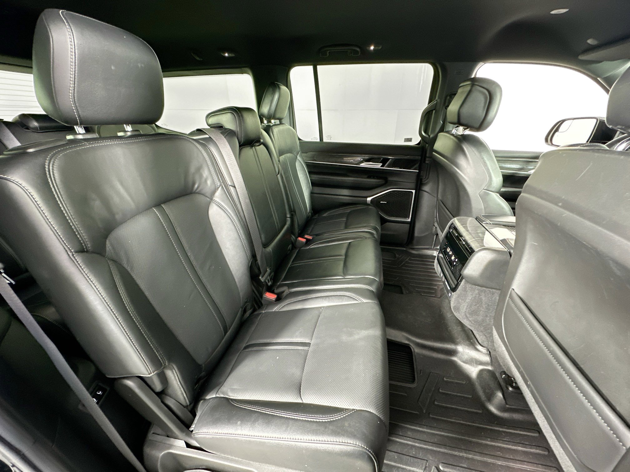 Used 2022 Jeep Wagoneer Series III image 29