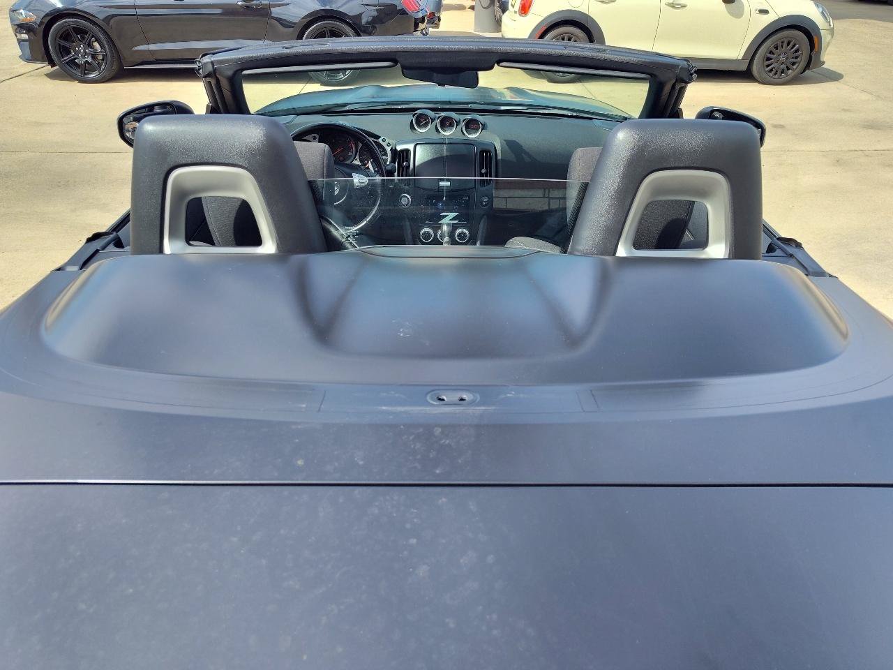 Used 2015 Nissan 370Z Roadster RWD image 9