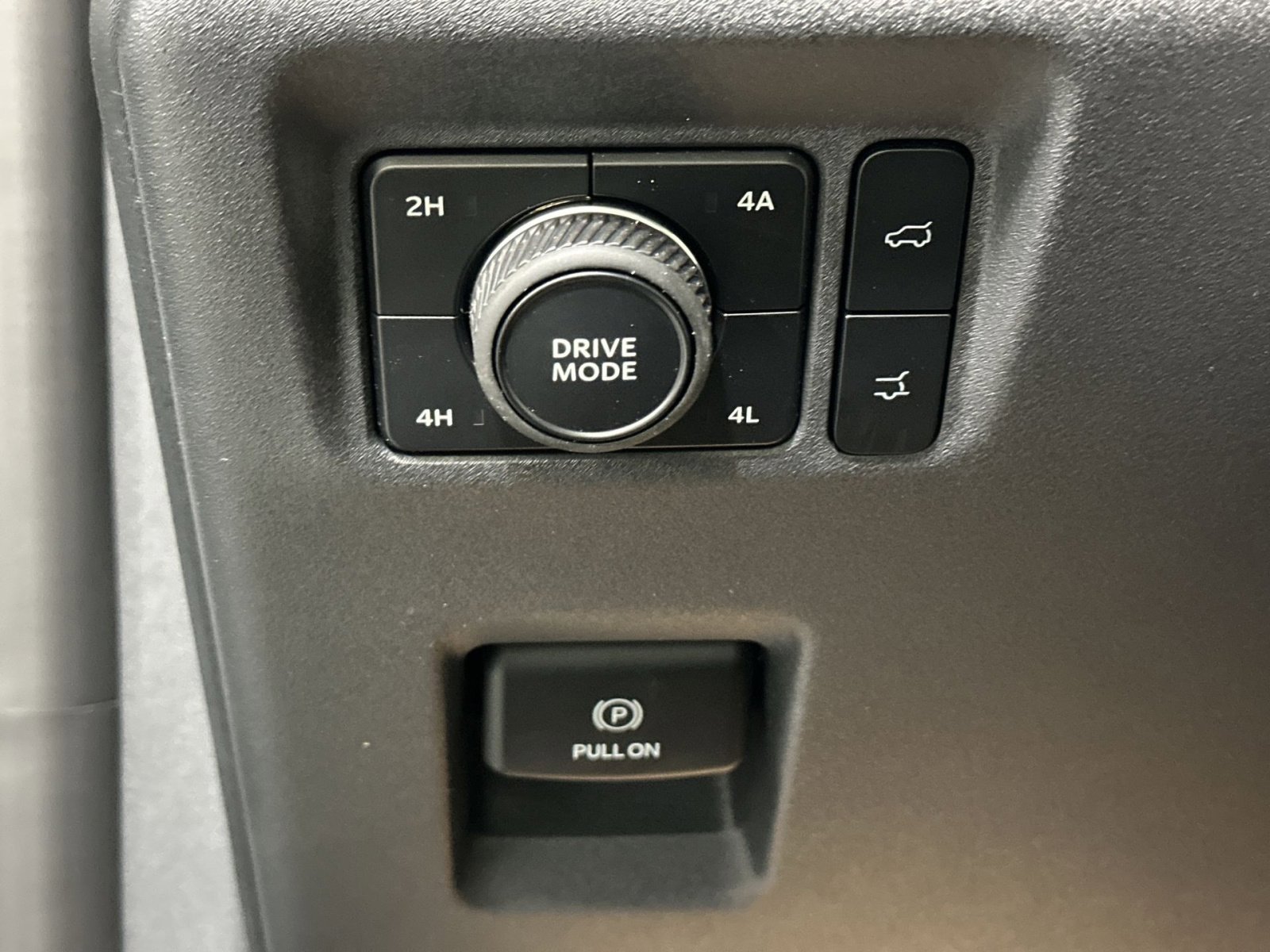 New 2025 Ford Expedition Active image 17