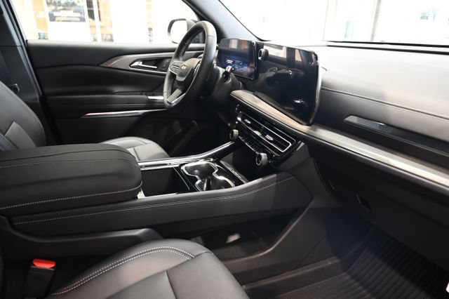 New 2027 Chevrolet Traverse LT w/ Driver Confidence Package FWD image 14
