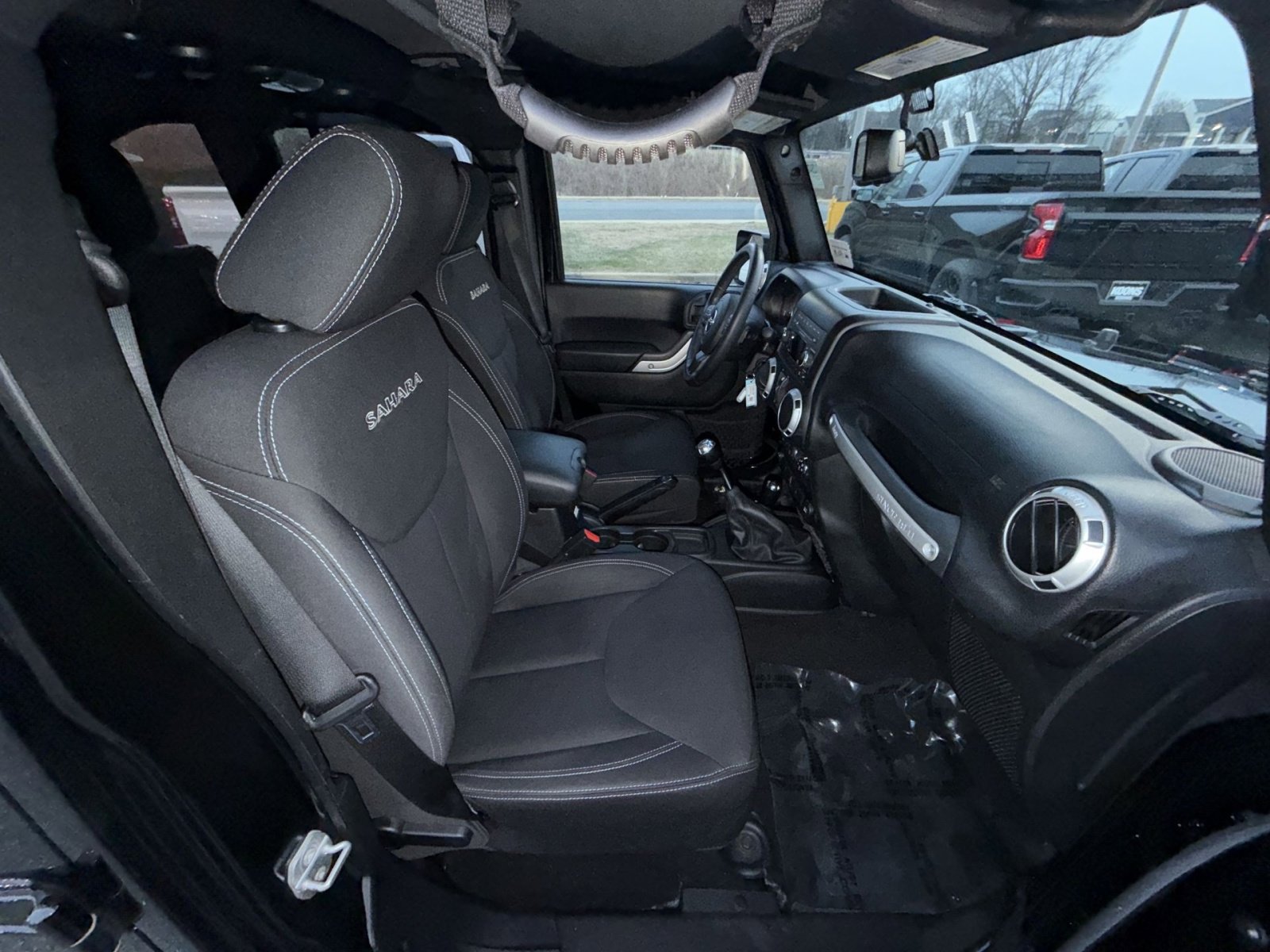 Used 2016 Jeep Wrangler Unlimited Sahara w/ Connectivity Group image 24