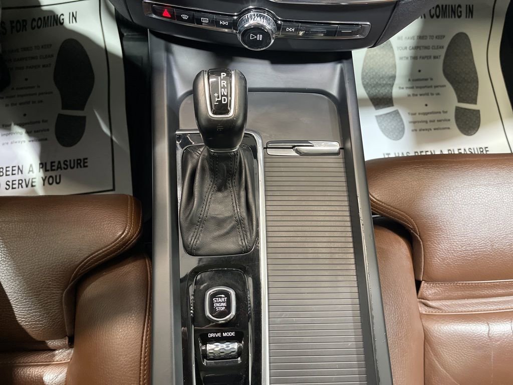 Used 2019 Volvo XC60 T6 Momentum w/ Multimedia Package image 27