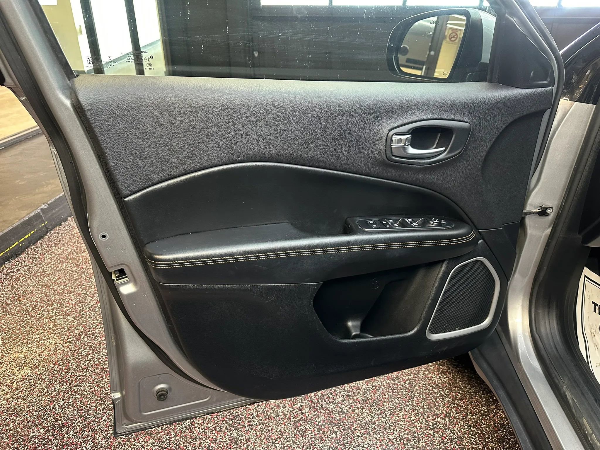 Used 2018 Jeep Compass Limited image 10