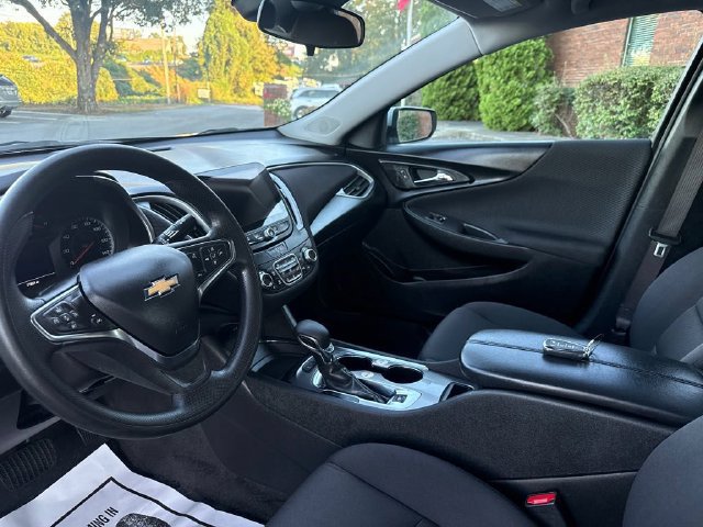 Used 2025 Chevrolet Malibu LT FWD image 9